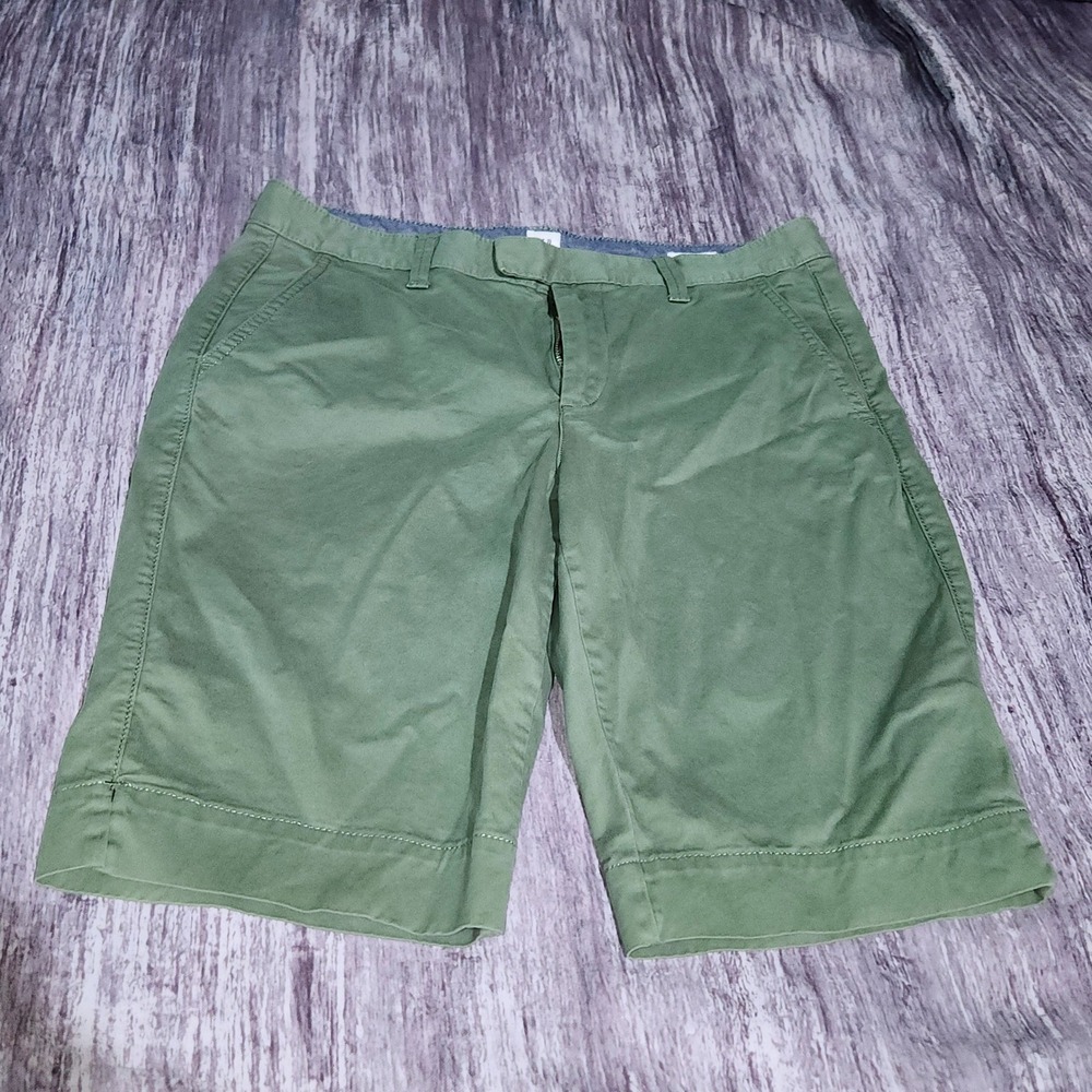 GAP Olive Green Bermuda Shorts Women's Size 6 Casual Chino Walking